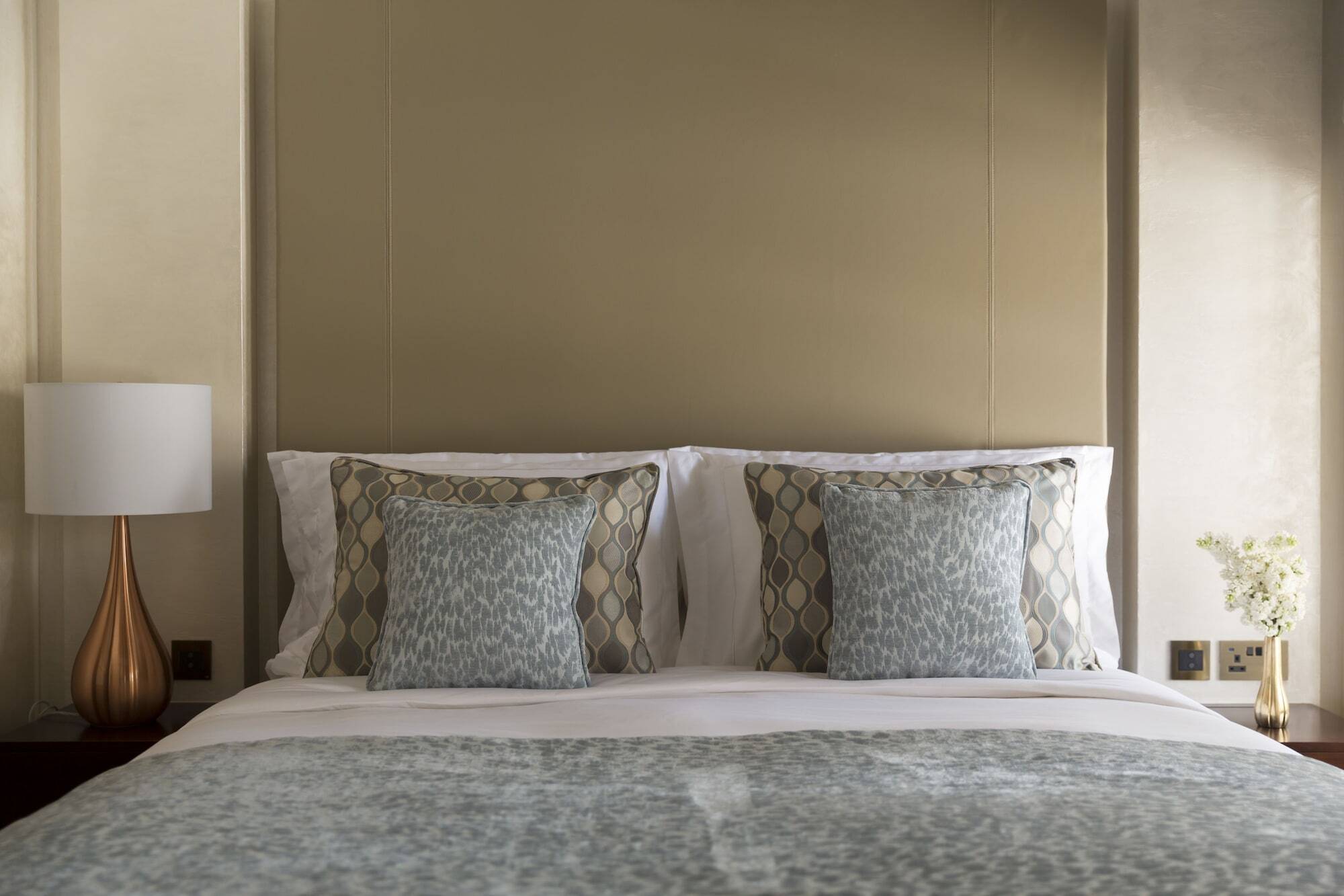 Souq Al Wakra Hotel Qatar By Tivoli Al Wakrah Extérieur photo A bed with cushions